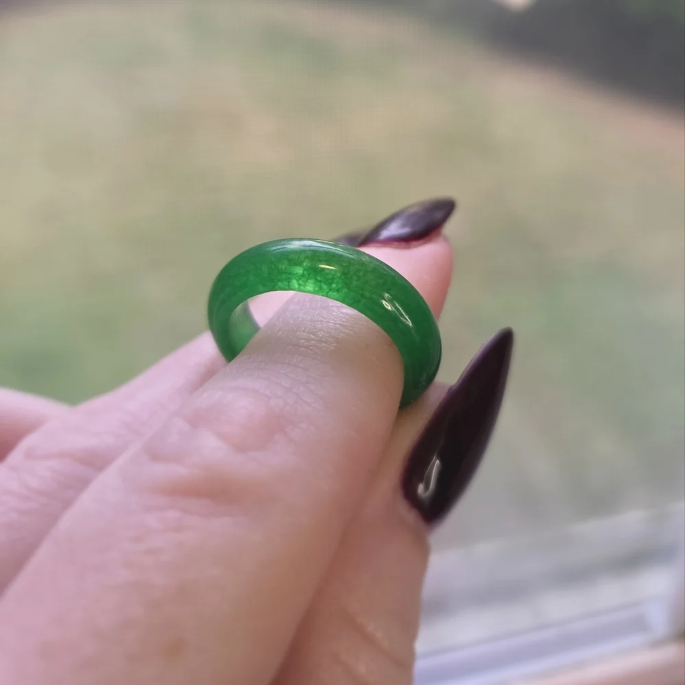 Elegant Green Jade Ring - Picture 3 of 4
